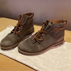 Born Temple Chukka Boots EUC